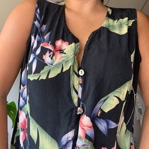 Tommy Bahama 100% silk tropical tank — size L